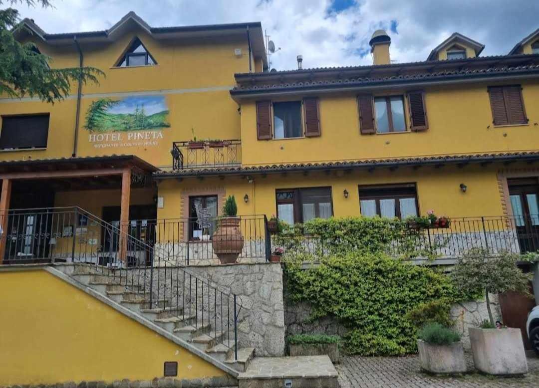 Hotel Pineta Ristorante Country House In Fabriano Campodonico  Buitenkant foto