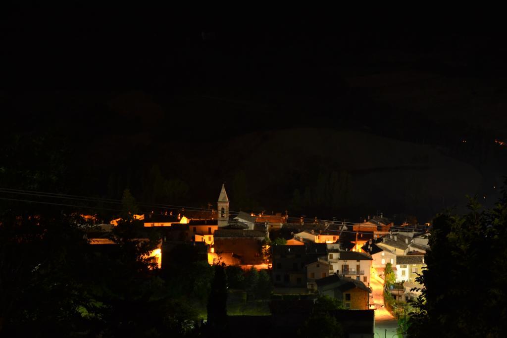 Hotel Pineta Ristorante Country House In Fabriano Campodonico  Buitenkant foto