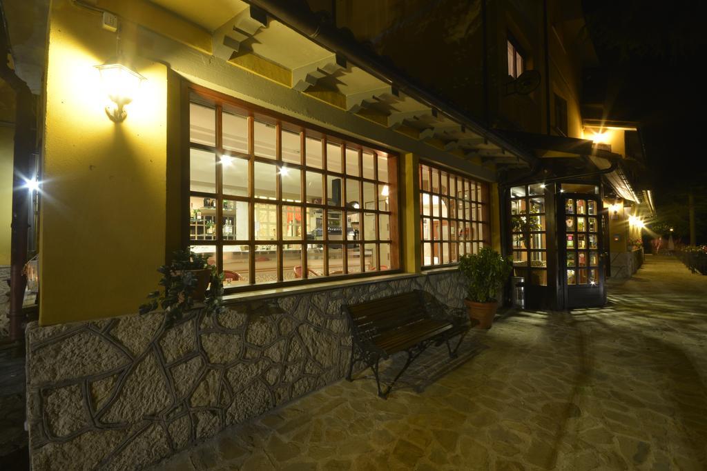Hotel Pineta Ristorante Country House In Fabriano Campodonico  Buitenkant foto