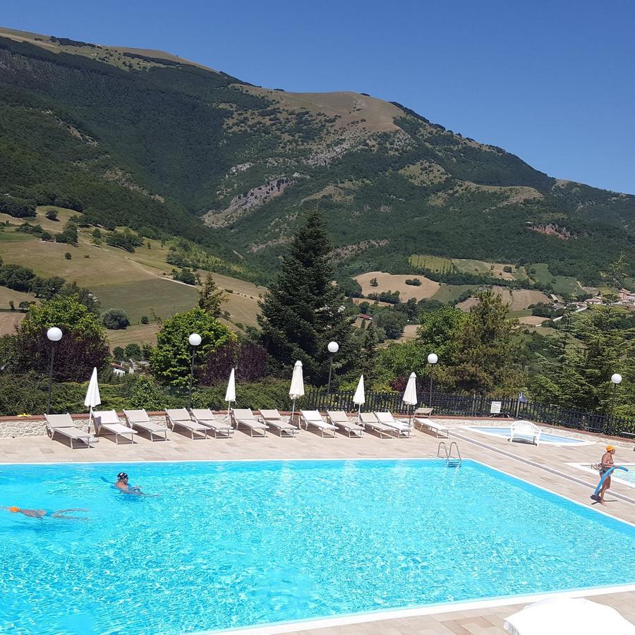 Hotel Pineta Ristorante Country House In Fabriano Campodonico  Buitenkant foto